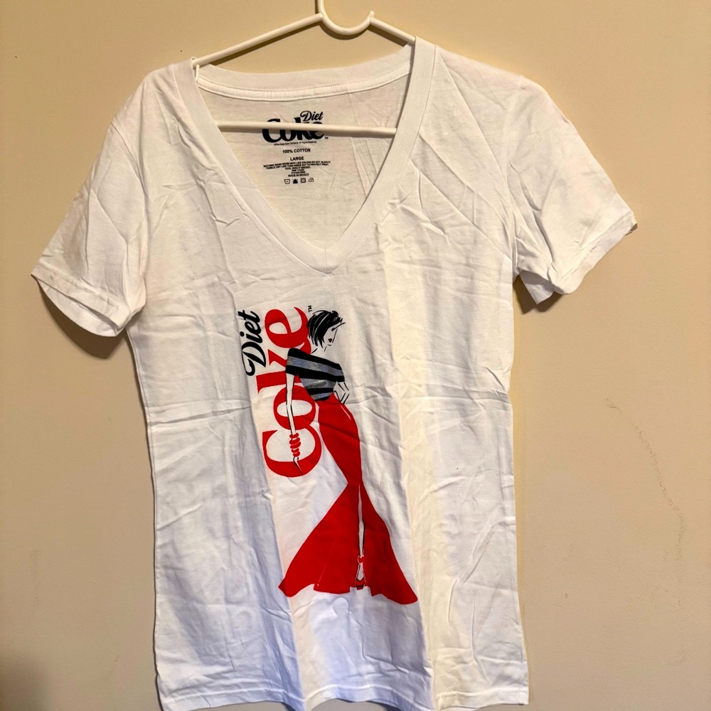 Diet Coke Tee‎ Large fashionista v-neck. Short sleeve.